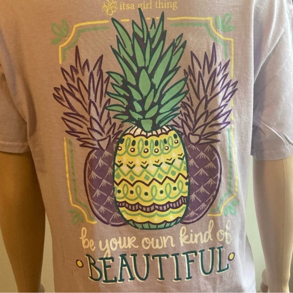 🌸 Sz M Itsa Girl Thing Pineapple Tee